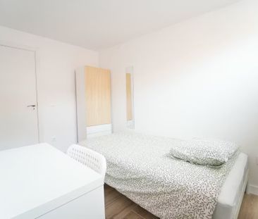 Calle de Manuel Maroto, Madrid, Community of Madrid 28053 - Photo 5