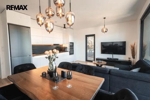 Pronájem luxusního bytu 3+kk s terasou, zahrádkou a vnitřním stáním - Humpolec - Photo 1