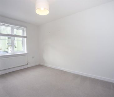 4 bedroom end of terrace house to rent - Photo 6