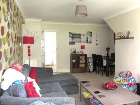 2 bedroom ground floor maisonette to rent - Photo 2