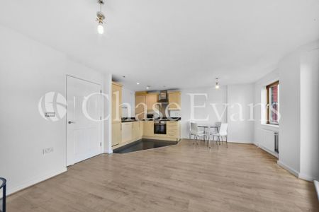 2 bedroom flat to rent - Photo 2