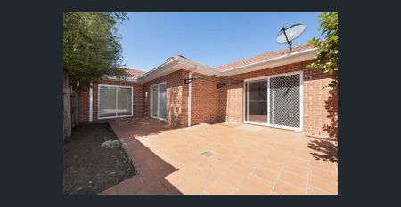 Spacious & Peacefully Positioned Villa in Prime Hadfield Location - Photo 5