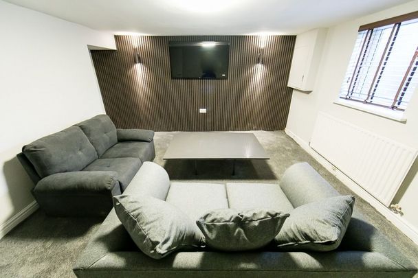 Ashville Terrace, Leeds - Photo 1