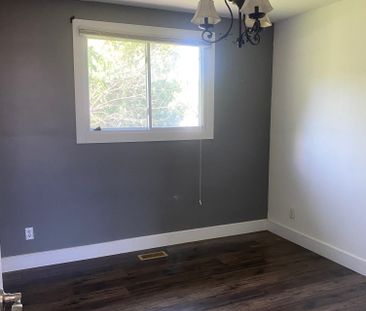 For Lease - 2972 Grandview Street Unit# Main Fl, Windsor, Ontario - Photo 5