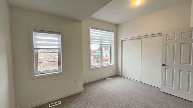 For Lease - 86 Canvas Crescent, Welland, Ontario - Photo 1