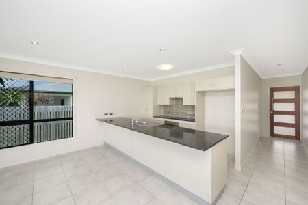 4 Ellenor Street, Mount Low. - Photo 3