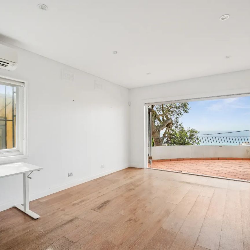 Stunning 2 Bedroom Apartment with Ocean Views - Photo 1