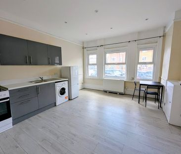 1 Bed Flat, Green Lanes, N13 - Photo 3
