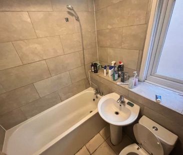 Room in a Shared House, Gilbertson House, E14 - Photo 3