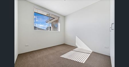 Impeccably Presented Three Bedroom Security Apartment - Photo 2