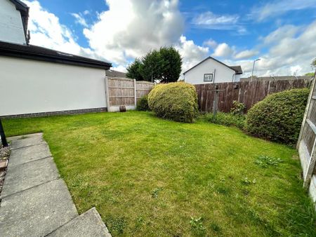 3 bedroom semi-detached house to rent - Photo 5