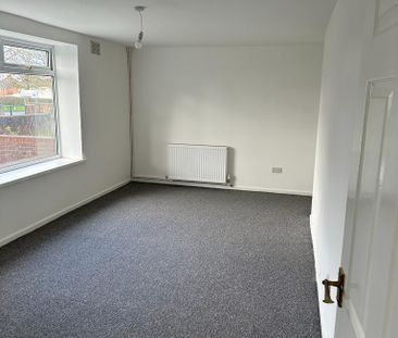 5 bedroom semi-detached house to rent - Photo 3