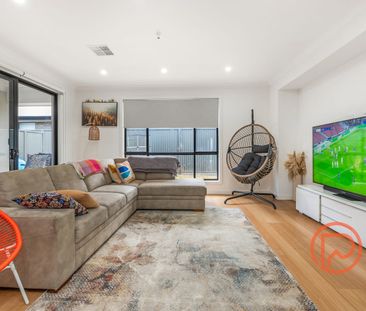 Stunning Three Bedroom Home in Serene Comminity of Riverlea Park - Photo 2