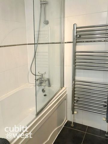 4 bedroom terraced house to rent - Photo 5