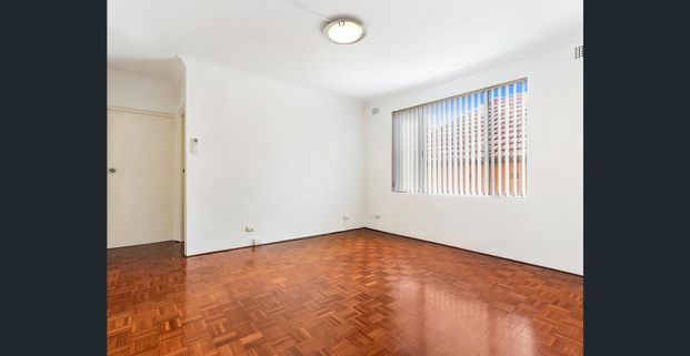 Secure two bedroom apartment - Photo 1