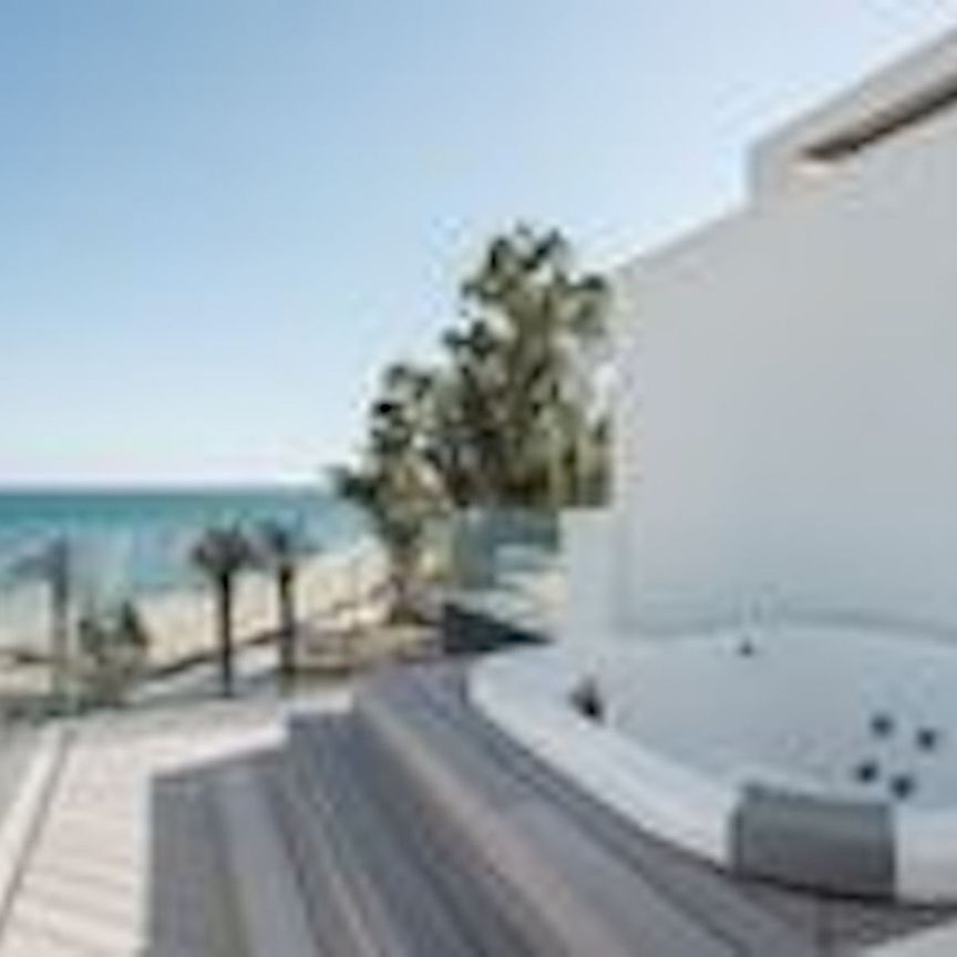 Townhouse · Estepona - Photo 1
