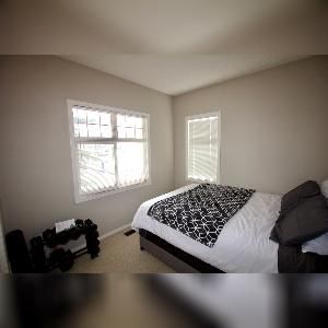2 Bed 1 Bath Townhouse Summerside Edmonton For Rent - Photo 4