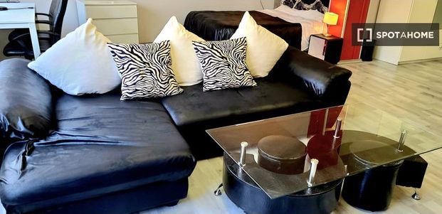 barcelona, Catalonia 08018 - Photo 1