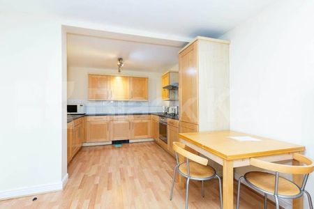 2 bed 2 bath within a modern new build minutes to a Caledonian road tube - Photo 2