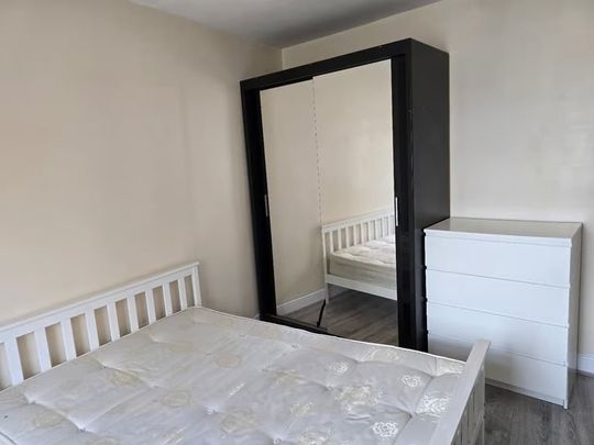 3 Bed Semi-Detached House, St. Georges Avenue, E7 - Photo 1