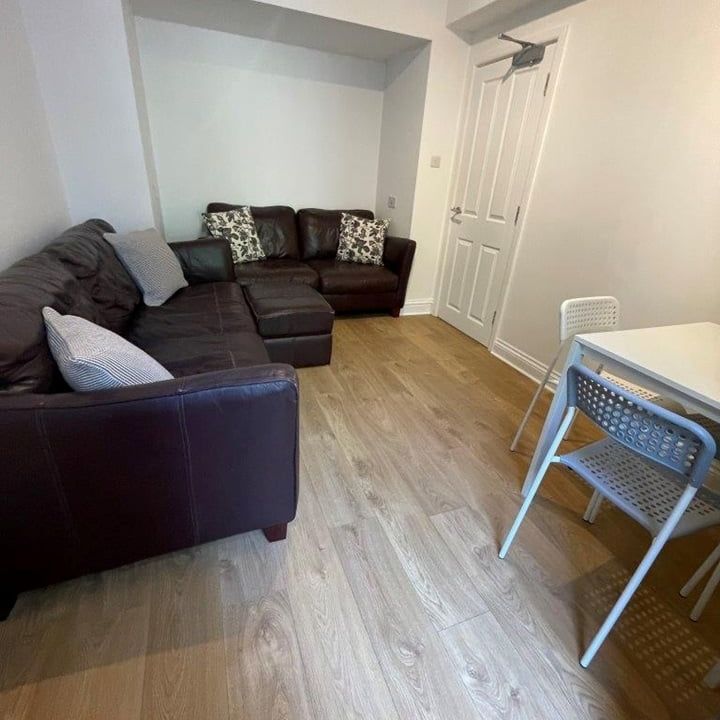 5 Bed Terraced House, Bear Road, BN2 - Photo 1