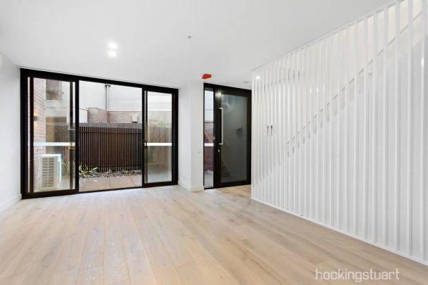 Near New Townhouse With Private Courtyard - Photo 1