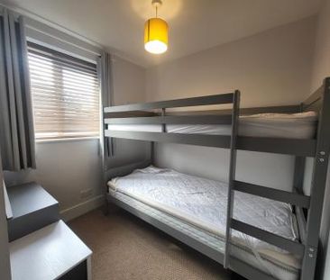 2 bedroom Flat To Let - Photo 4
