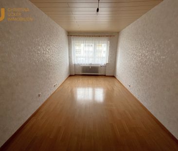 * EBK * Loggia * Stellplatz * Große 3 Zimmerwohnung im Hochparterre... - Photo 3