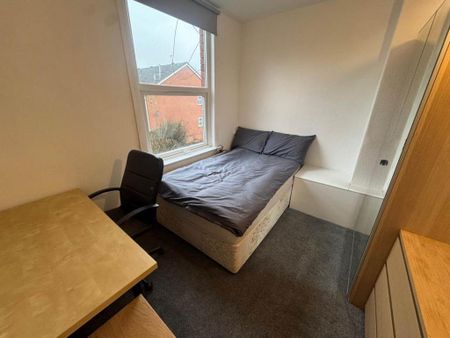 1 bedroom in a house share to rent - Photo 4