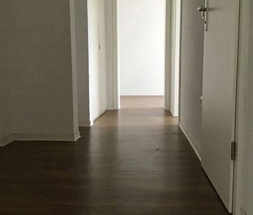 Charmante 2-Raum-Wohnung mit Tageslichtbad und Balkon! - Foto 1