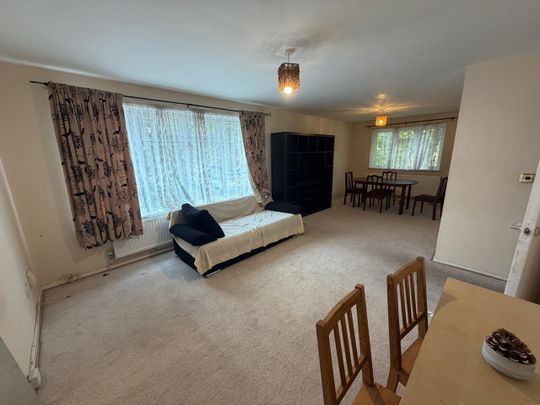 4 Bed Flat, Tristram Close, E17 - Photo 1