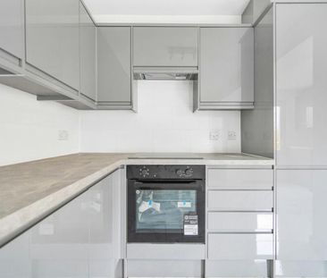 3 Bed Semi-Detached House, Staverton Road, RG2 - Photo 6