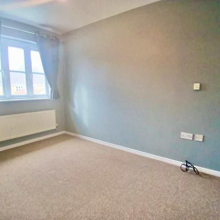 3 bedroom semi-detached house to rent - Photo 1