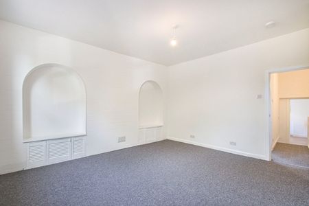 Flat to rent - Lakedale Road, London, SE18 - Photo 2