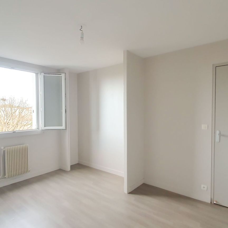 Type 4 refait à neuf de 73 m² – à côté du tram - Photo 1