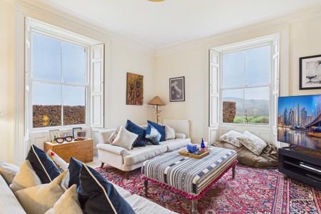 5 bedroom detached house to rent - Photo 2