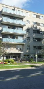 Sandalwood Manor - Photo 3