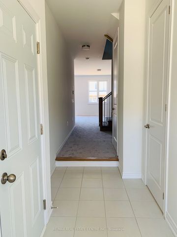 Townhouse For Lease | X8123056 - Photo 2