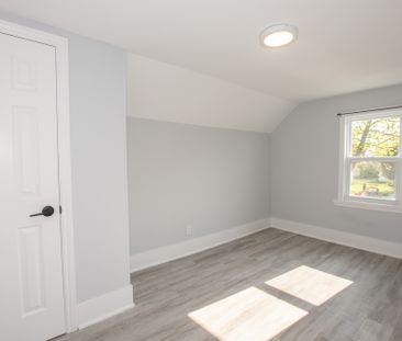 20 Patsy Ave, Welland - All Inclusive 2 Bedroom Upper Unit - Photo 2