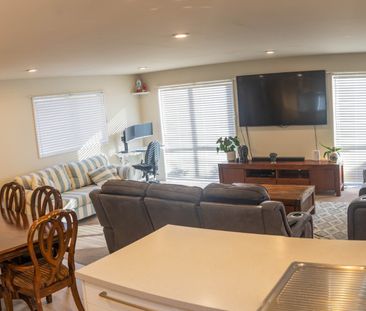 Modern 3-Bedroom Family Home - Photo 2