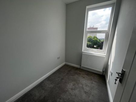 2 bedroom end of terrace house to rent - Photo 3