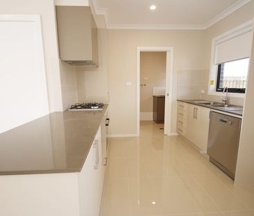15 Bill Leng Street, Coombs ACT 2611 - Townhouse For Rent | Domain - Photo 6