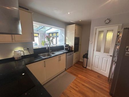 4 bedroom terraced house to rent - Photo 4