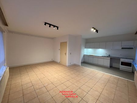 Gelijkvloers appartement met 2 slaapkamers nabij het centrum - Photo 5