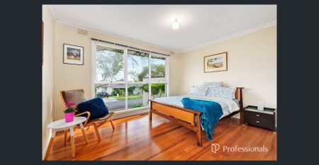 Spacious Family Home in Blackburn North - Perfect for You! - Photo 3