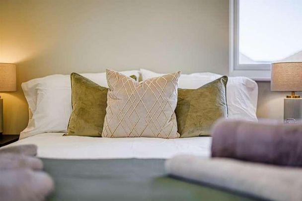 Thundersley Park Road, Benfleet, SS7 - Photo 1