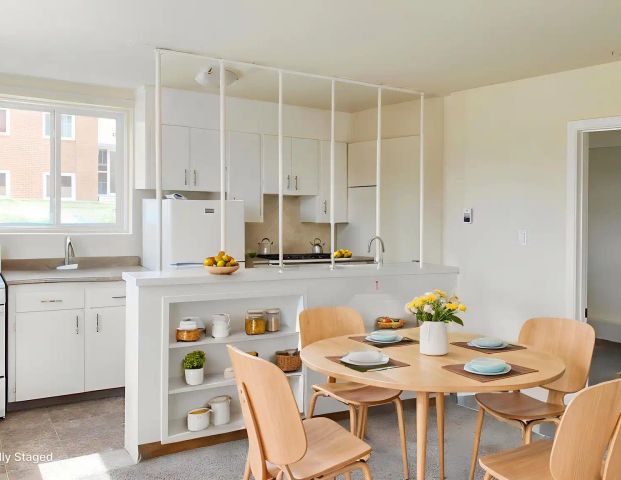 Greystone Court Apartments — 1 bedroom - Photo 1