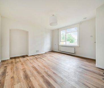 Semi-detached house to rent on - Photo 3