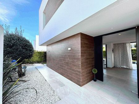 Luxury Villa for rent in Estepona, Spain - Photo 2