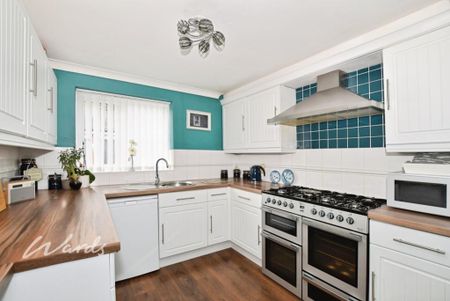 3 bedroom semi-detached house to rent - Photo 4